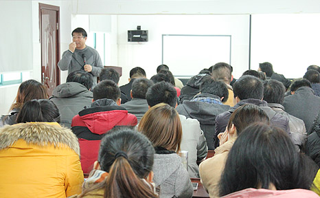 安邦邀請(qǐng)著名經(jīng)濟(jì)學(xué)教授陸滿平來(lái)企做“融資上市”培訓(xùn)(圖1) 安邦邀請(qǐng)著名經(jīng)濟(jì)學(xué)教授陸滿平來(lái)企做“融資上市”培訓(xùn)(圖1)