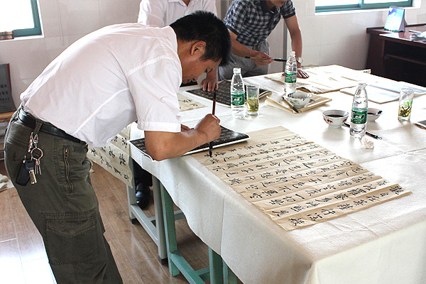 中國(guó)人民大學(xué)、北京師范大學(xué)王學(xué)嶺書(shū)法工作室在安邦集團(tuán)面授會(huì)(圖3)